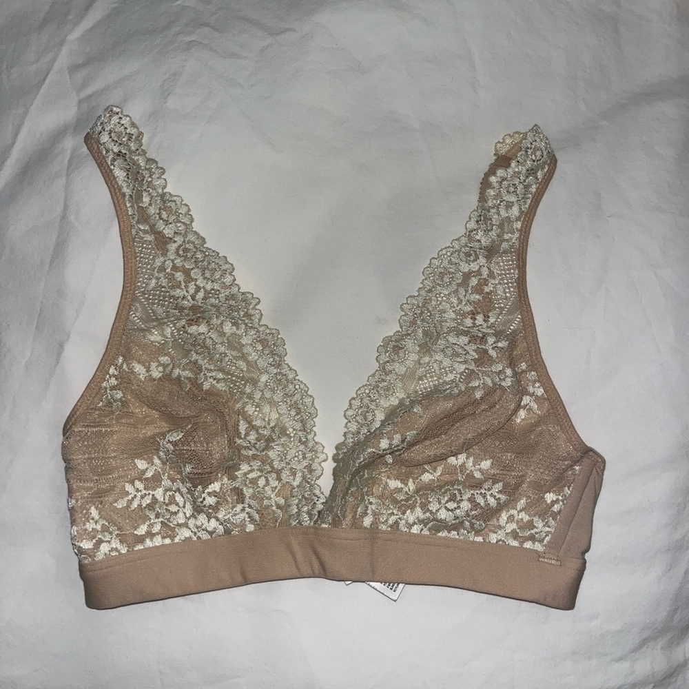 Wacoal Embrace Lace Convertible Plunge Soft Cup Wireless Bra